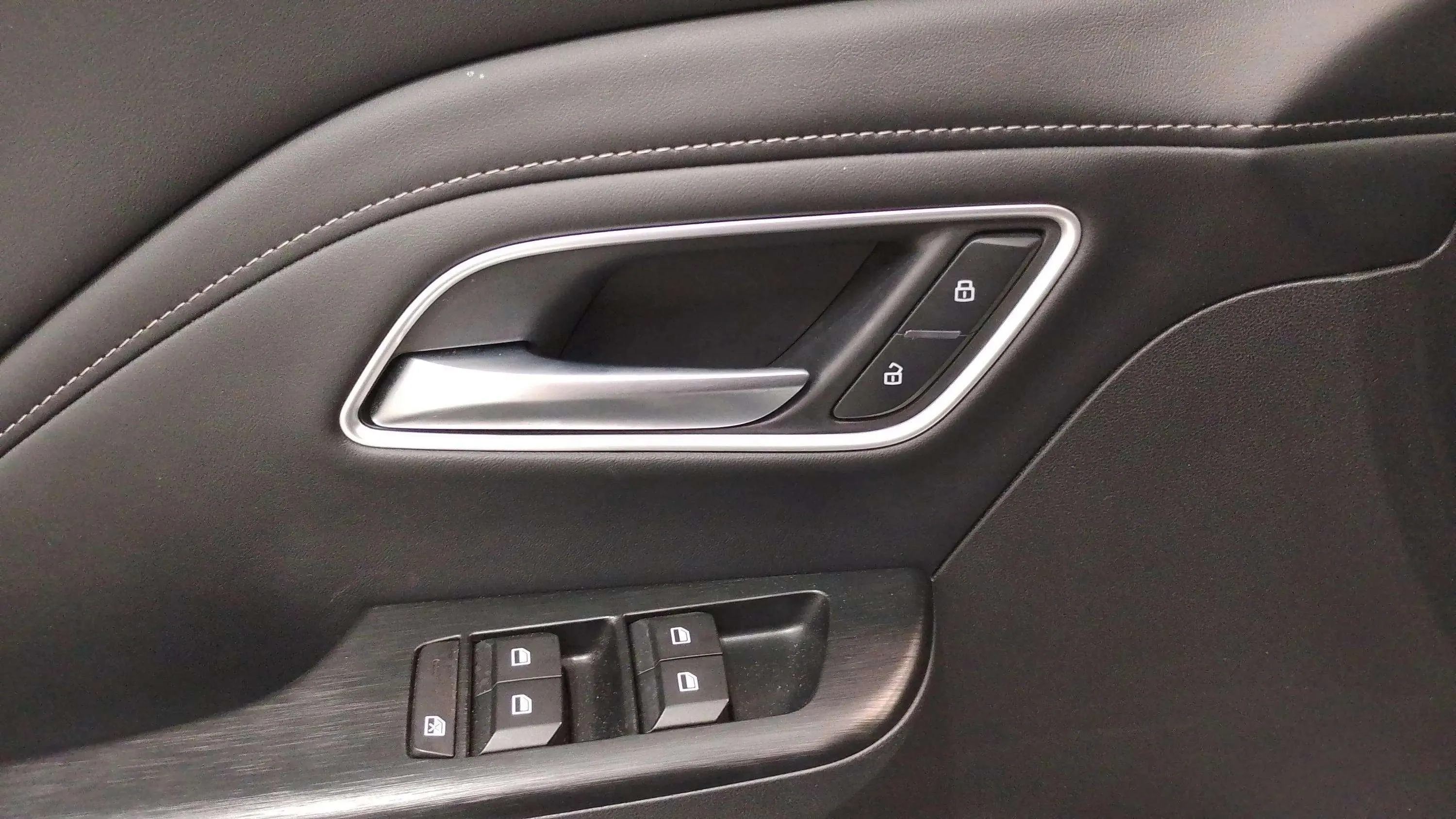 MG ZS Hybrid+ Luxury - foto 26
