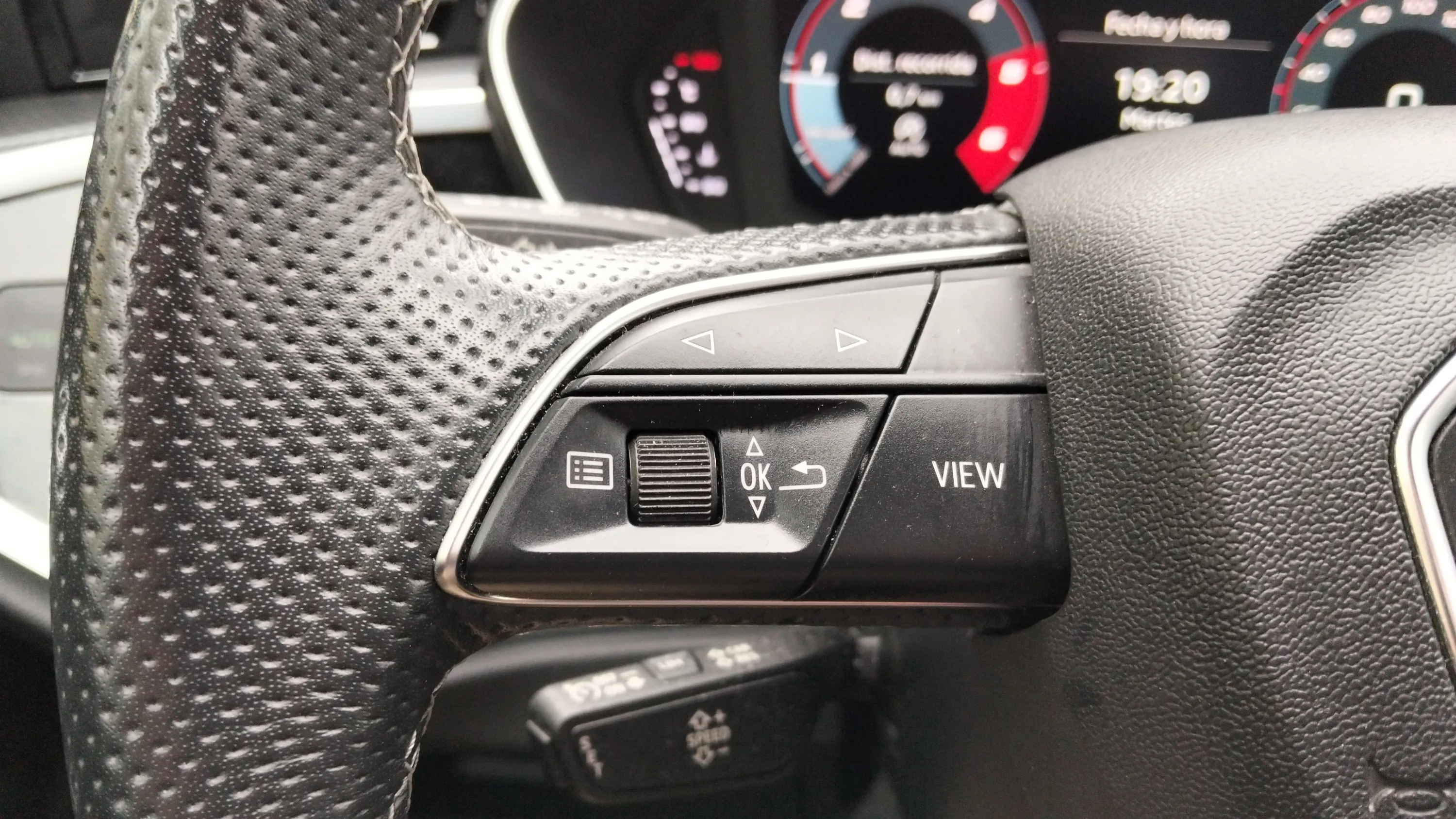 Audi Q3 S line 35 TDI - foto 12