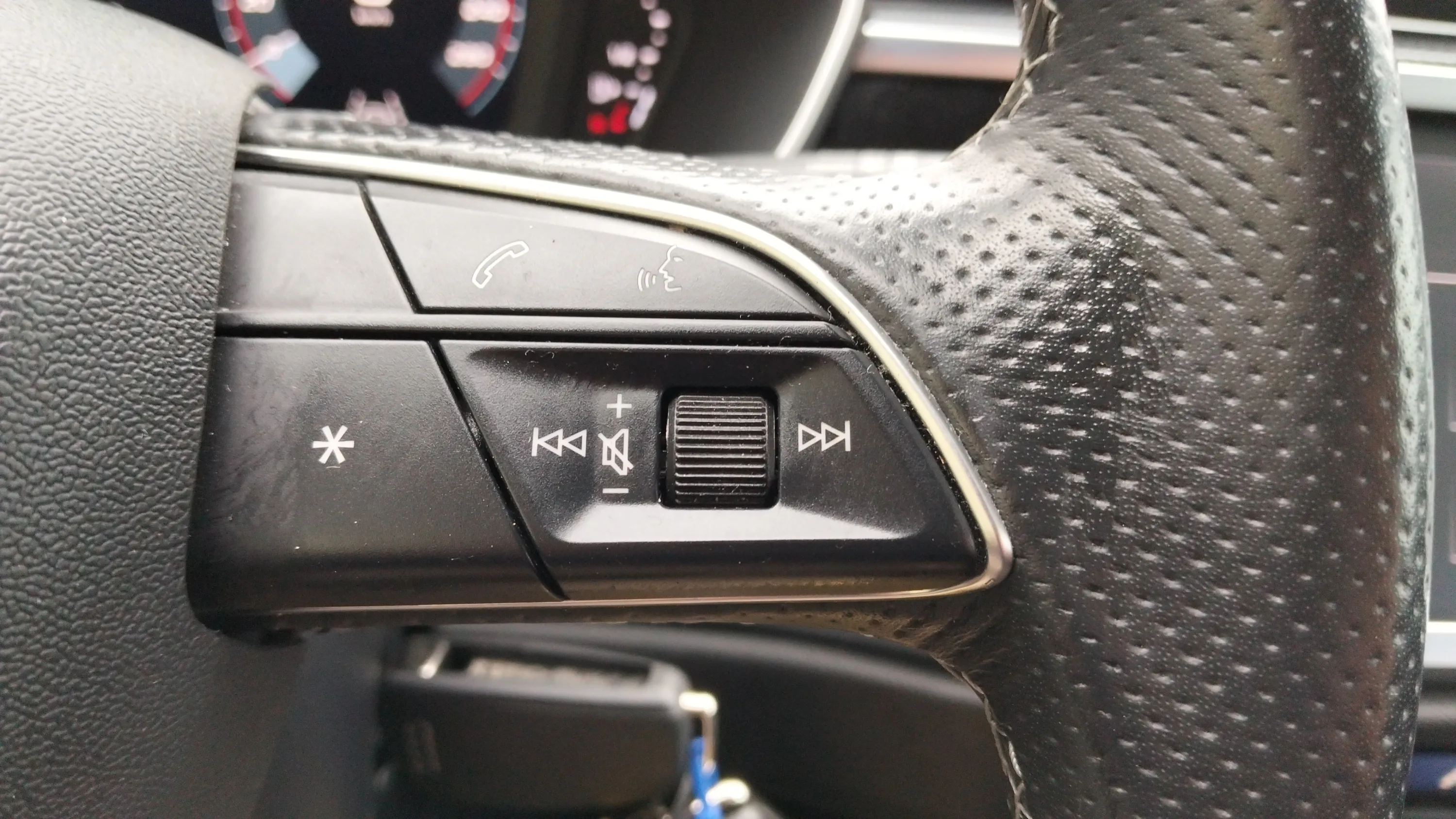 Audi Q3 S line 35 TDI - foto 13
