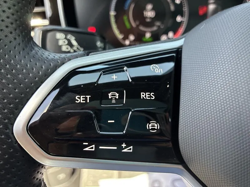 Volkswagen Touareg 3.0 V6 TSI R - foto 35