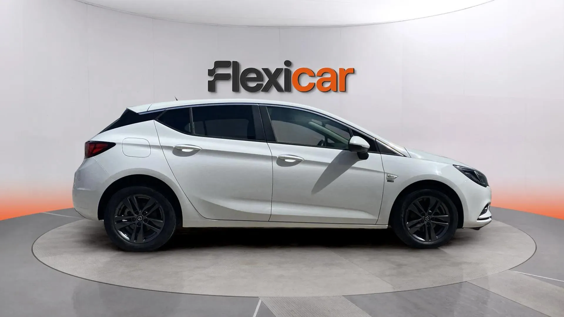 Opel Astra 1.6 CDTi Dynamic - foto 8