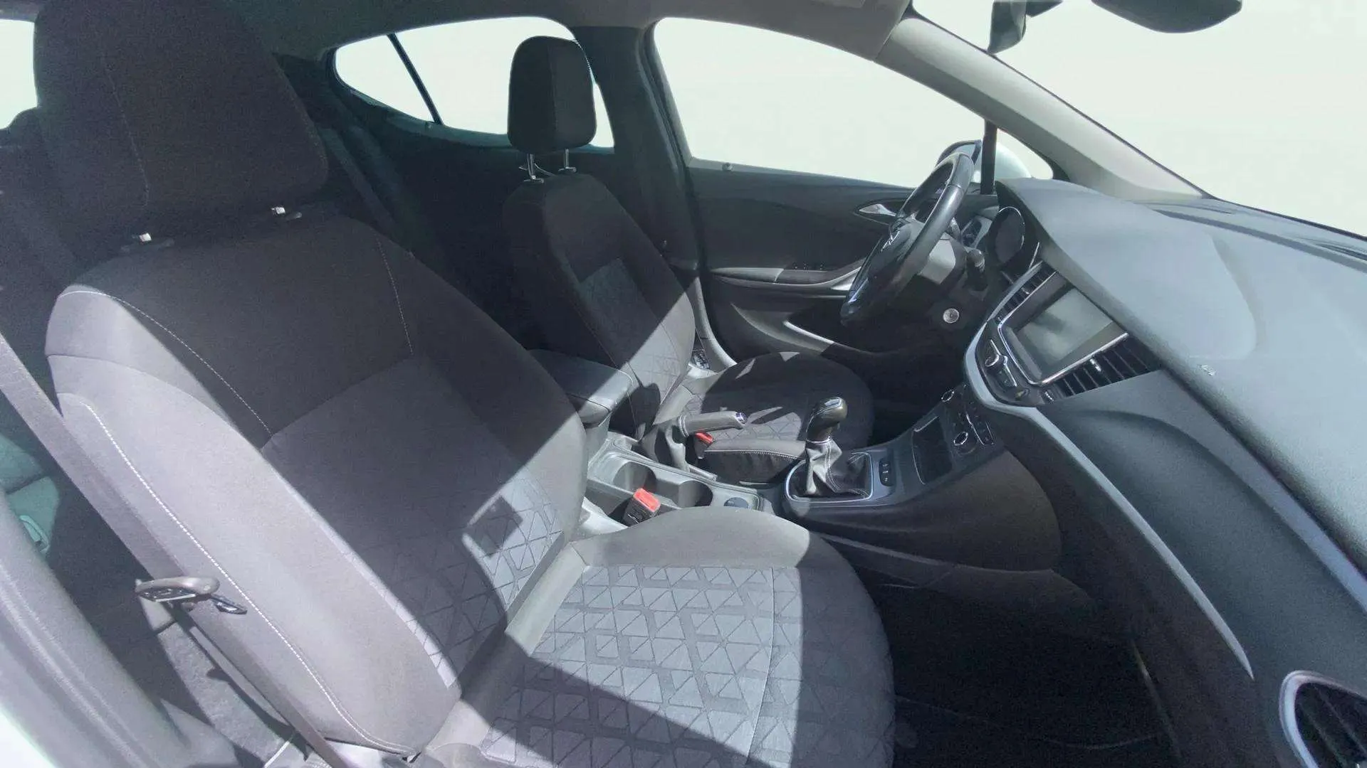Opel Astra 1.6 CDTi Dynamic - foto 14