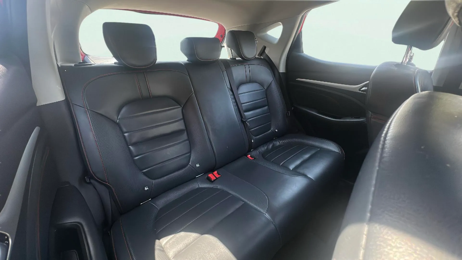 MG ZS 1.0T Luxury - foto 19