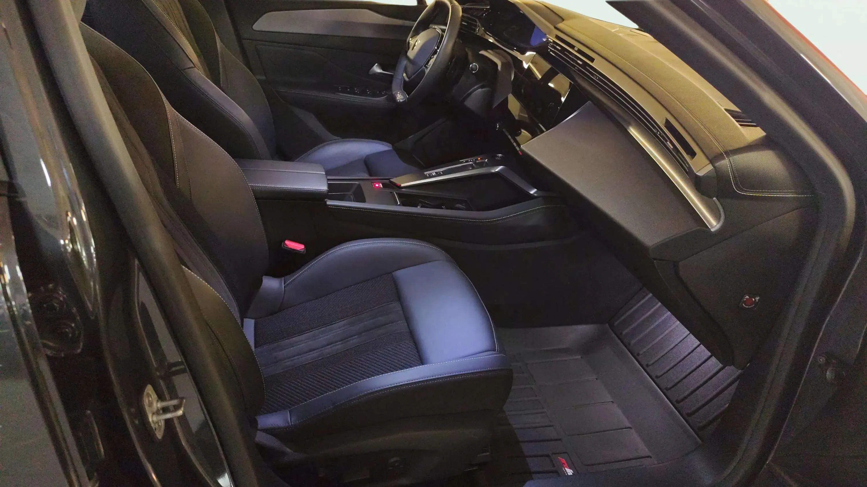 Peugeot 408 GT PHEV 180 e-EAT8 - foto 10