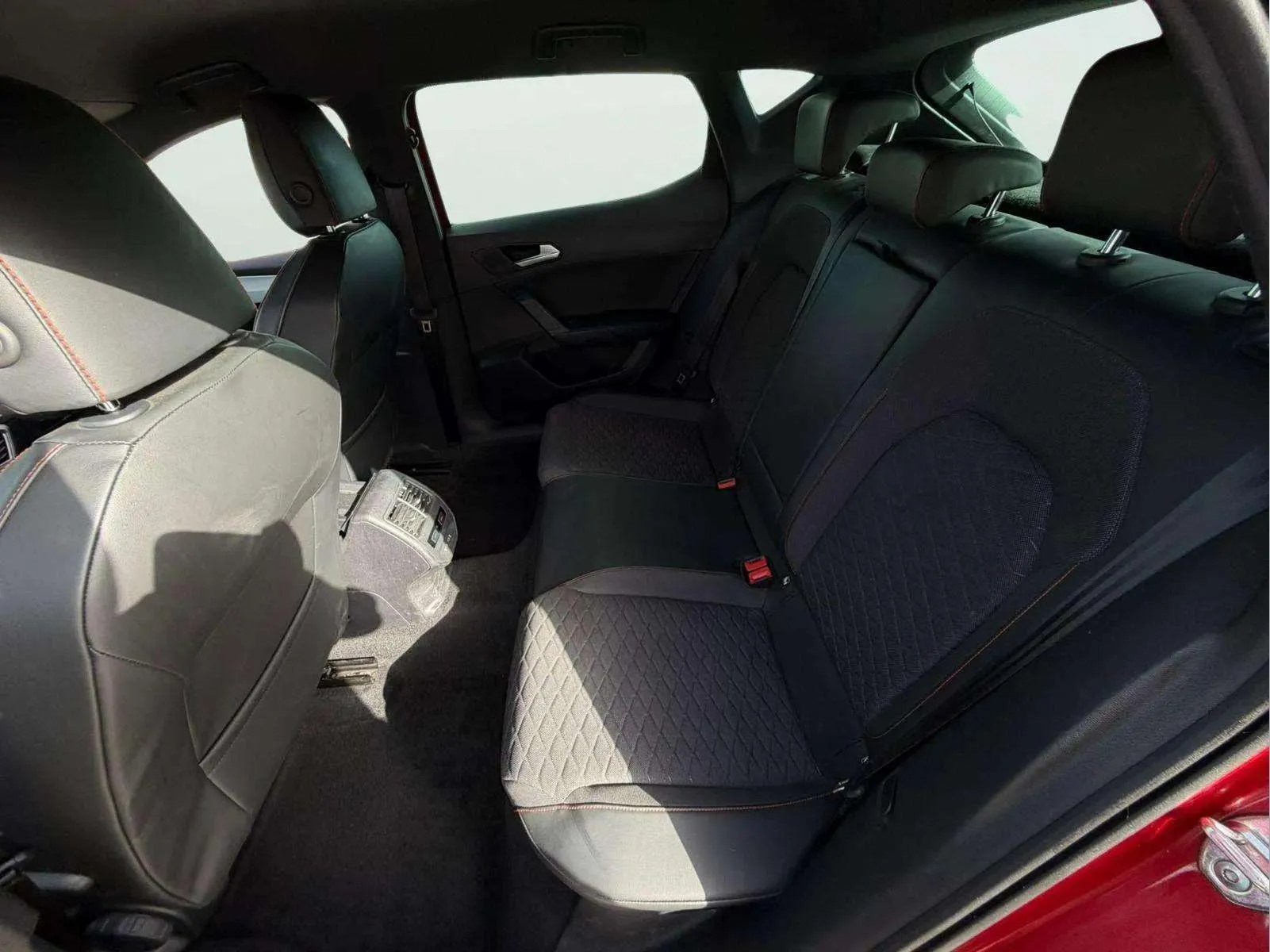 SEAT León 1.5 eTSI DSG-7 FR - foto 11