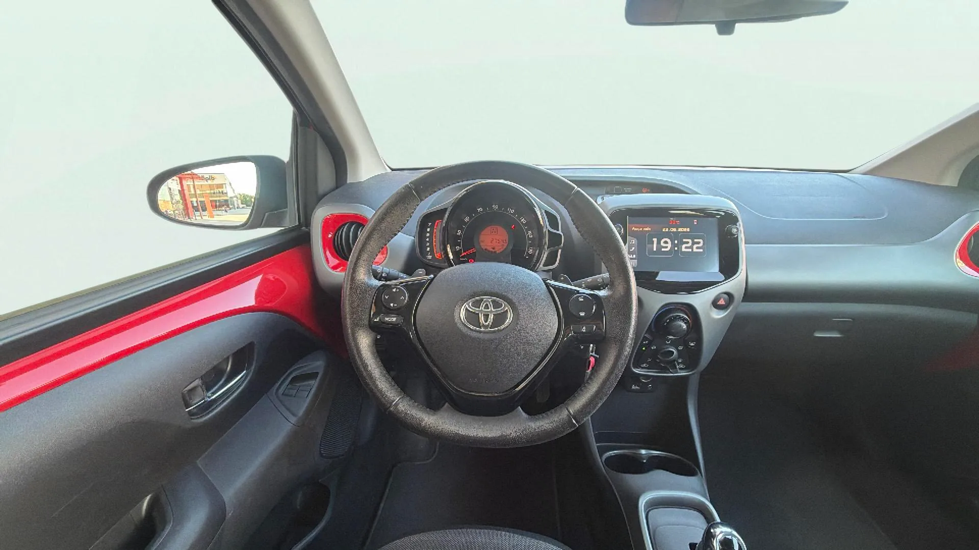 Toyota Aygo 1.0 70 x-play - foto 13