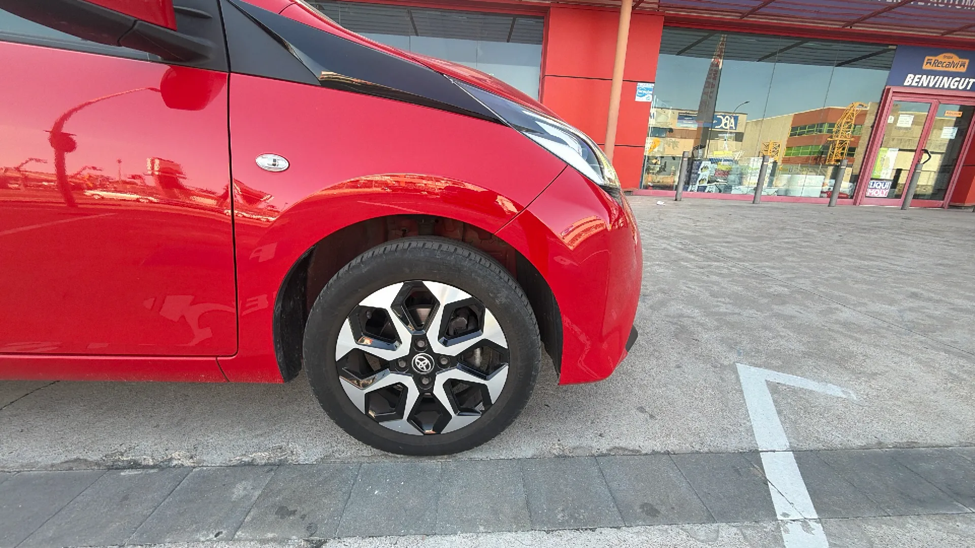 Toyota Aygo 1.0 70 x-play - foto 9