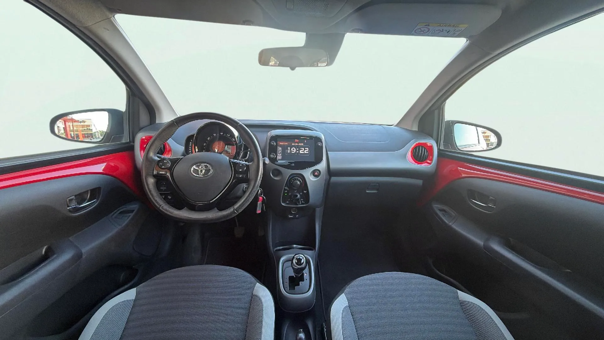 Toyota Aygo 1.0 70 x-play - foto 11