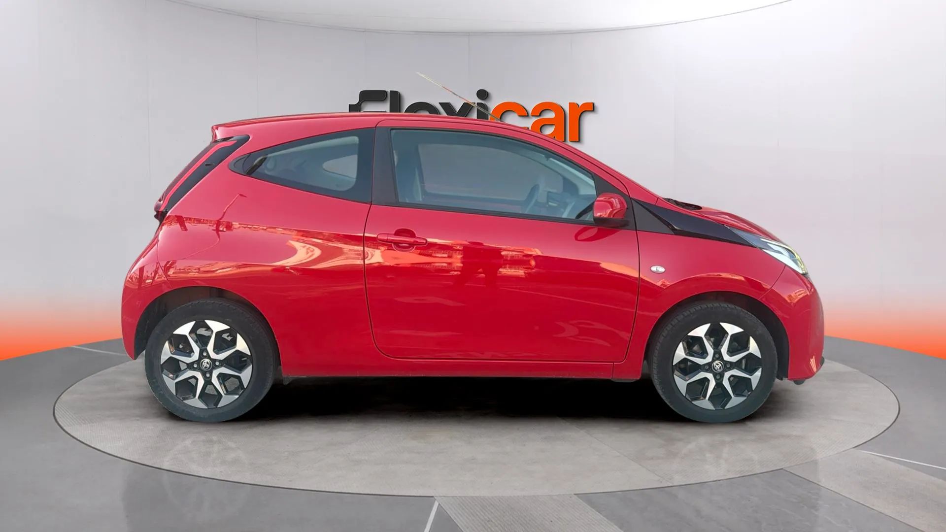 Toyota Aygo 1.0 70 x-play - foto 2