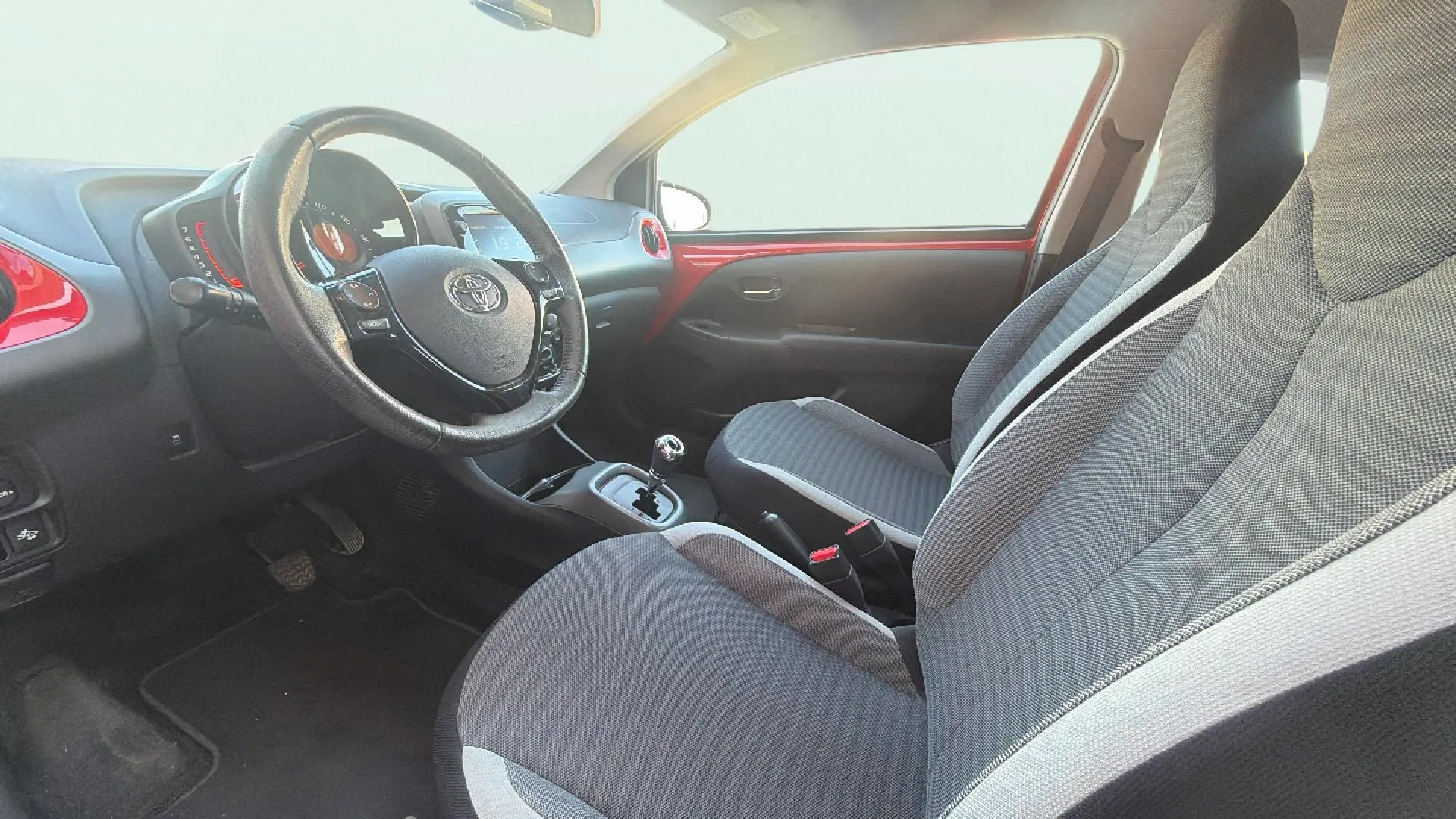Toyota Aygo 1.0 70 x-play - foto 15