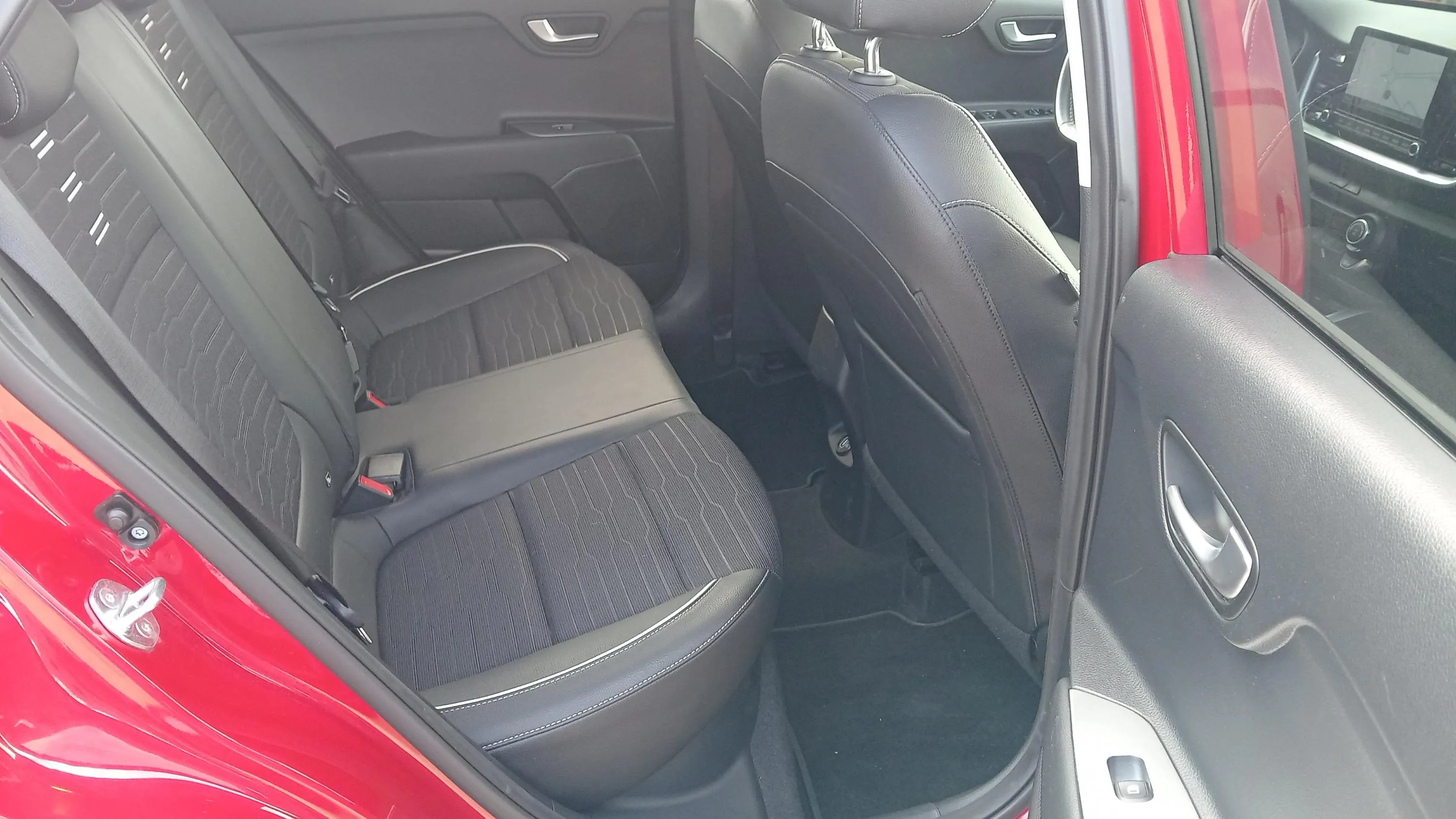 Kia Stonic 1.0 T-GDi MHEV Drive DCT - foto 17