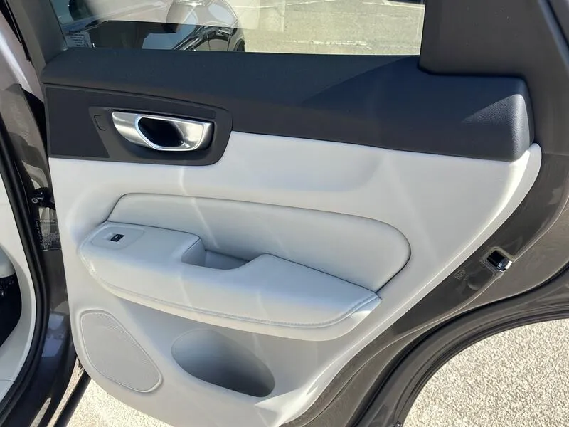 Volvo XC60 2.0 T6 AWD Recharge Ultimate Dark - foto 30