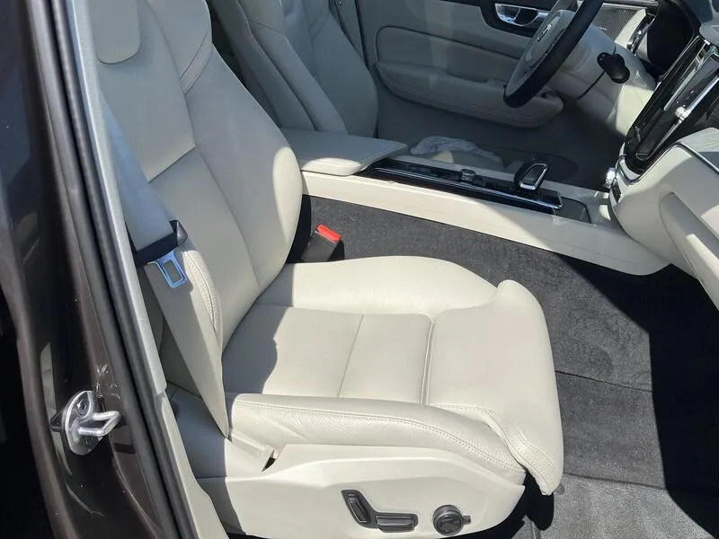 Volvo XC60 2.0 T6 AWD Recharge Ultimate Dark - foto 34