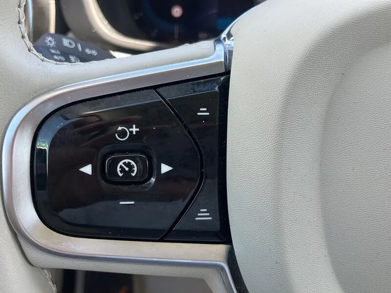 Volvo XC60 2.0 T6 AWD Recharge Ultimate Dark - foto 39