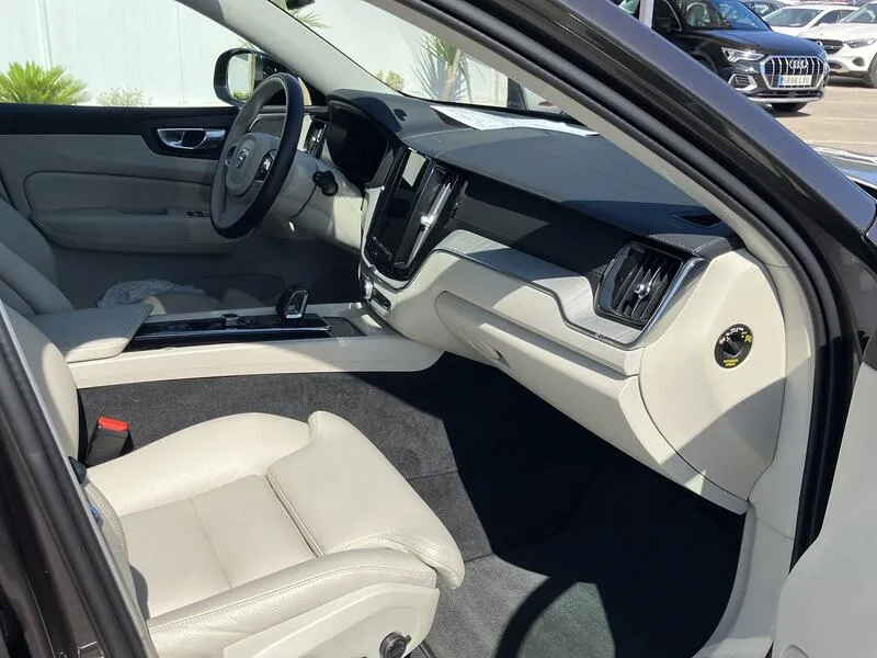 Volvo XC60 2.0 T6 AWD Recharge Ultimate Dark - foto 33