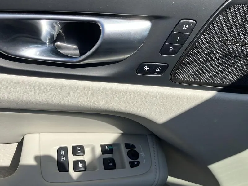 Volvo XC60 2.0 T6 AWD Recharge Ultimate Dark - foto 36