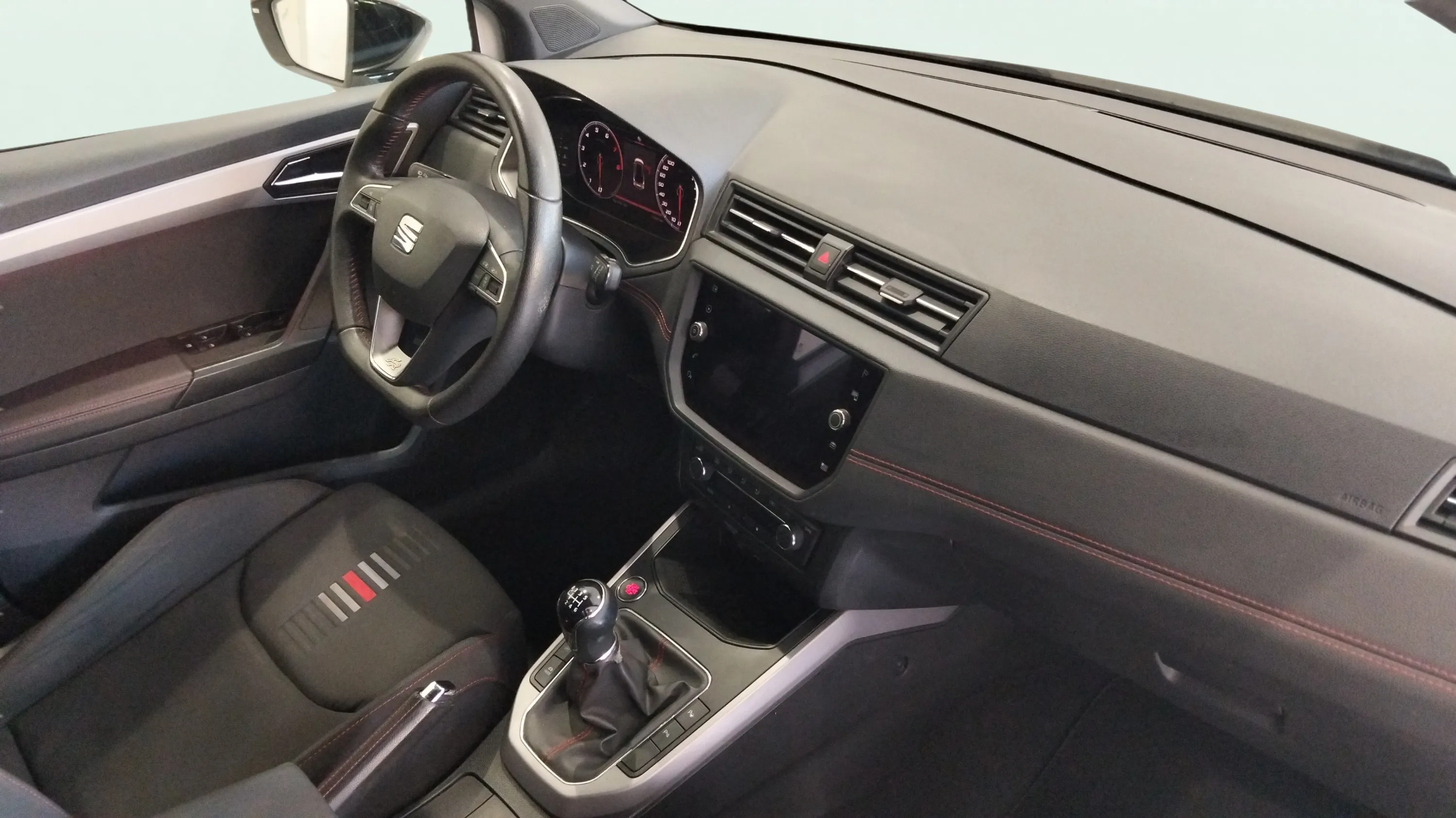 SEAT Arona 1.5 TSI FR - foto 8