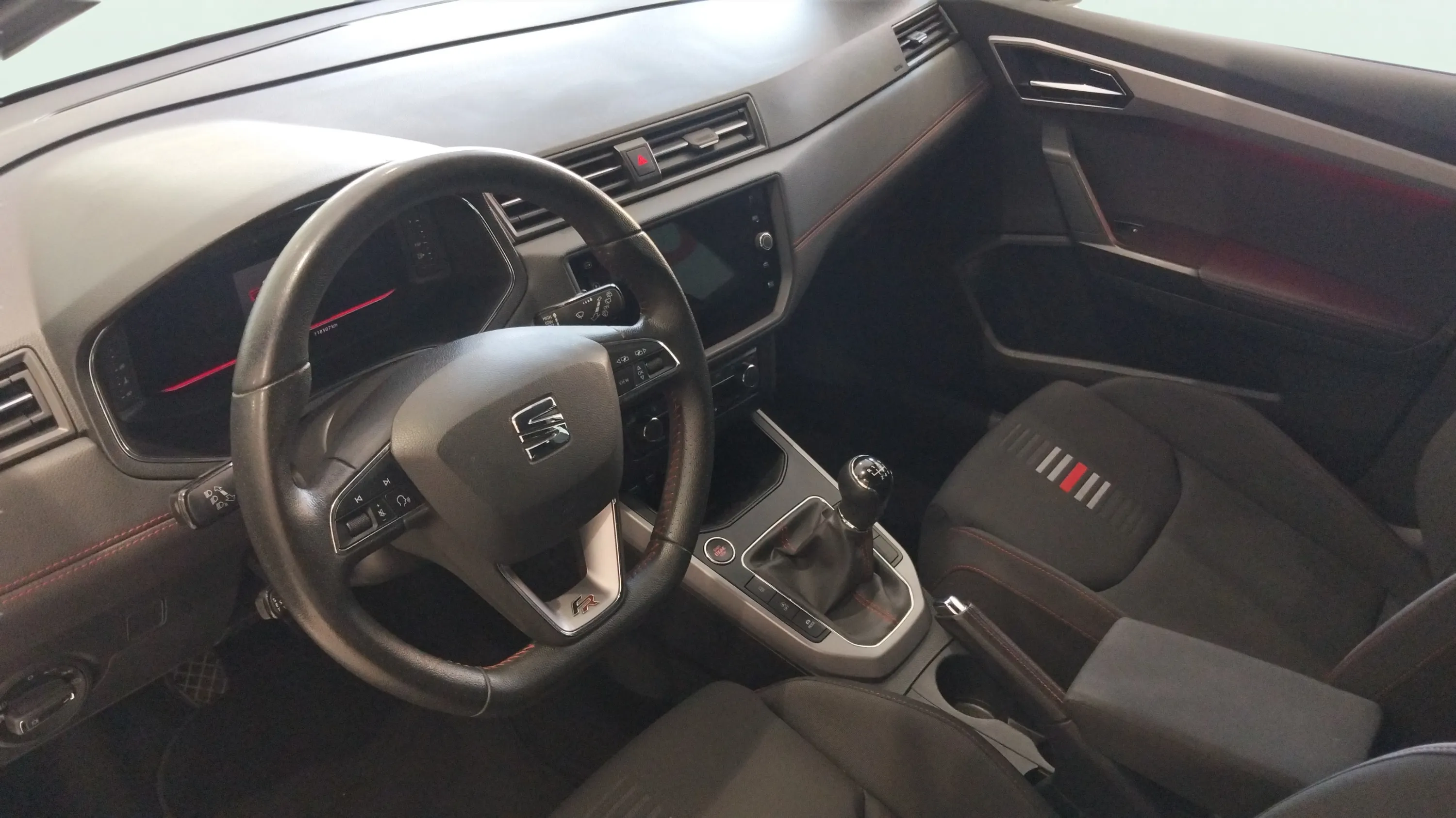 SEAT Arona 1.5 TSI FR - foto 7