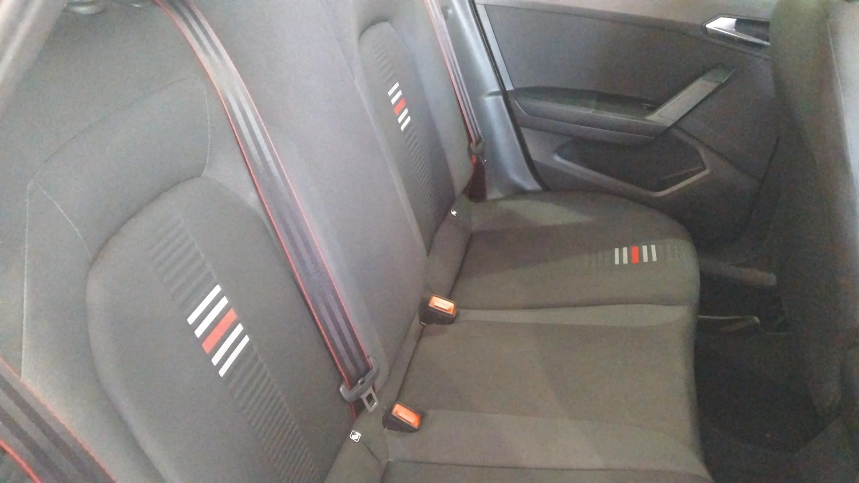 SEAT Arona 1.5 TSI FR - foto 9