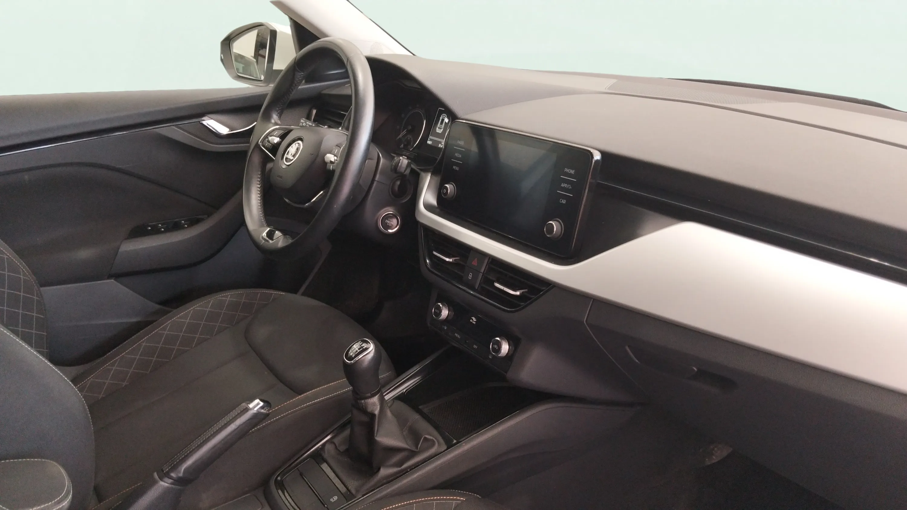 Škoda Kamiq 1.0 TSI Active - foto 8