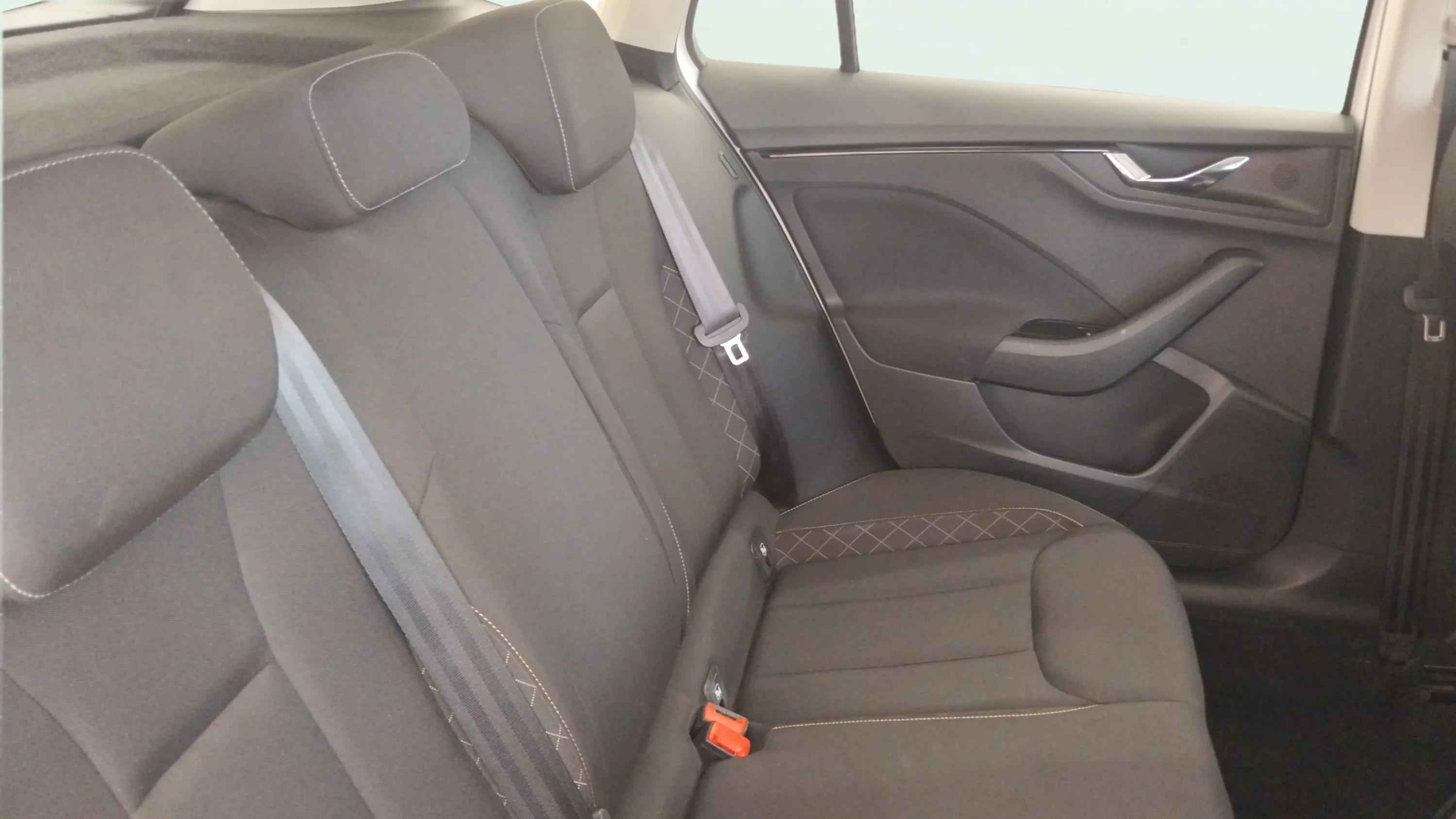 Škoda Kamiq 1.0 TSI Active - foto 9