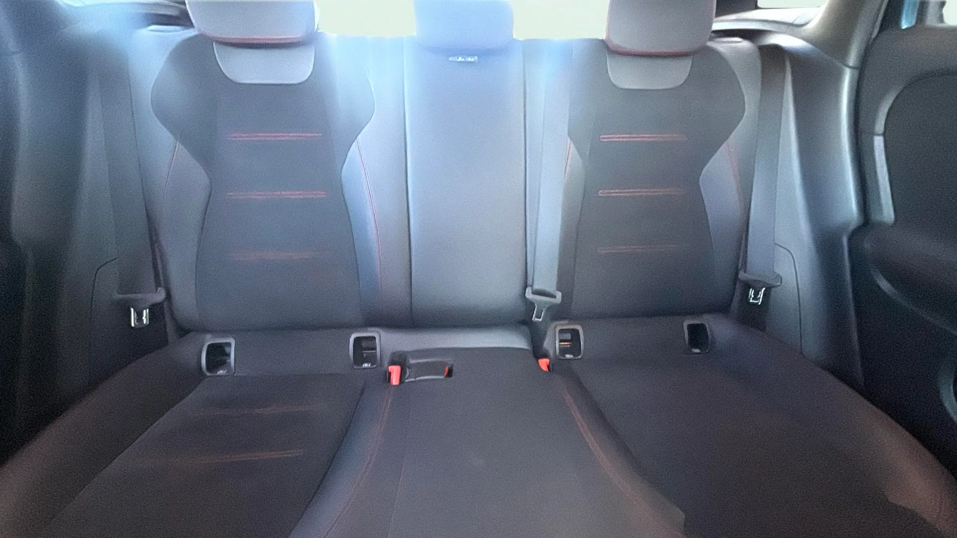 Mercedes-Benz GLA 180 - foto 19