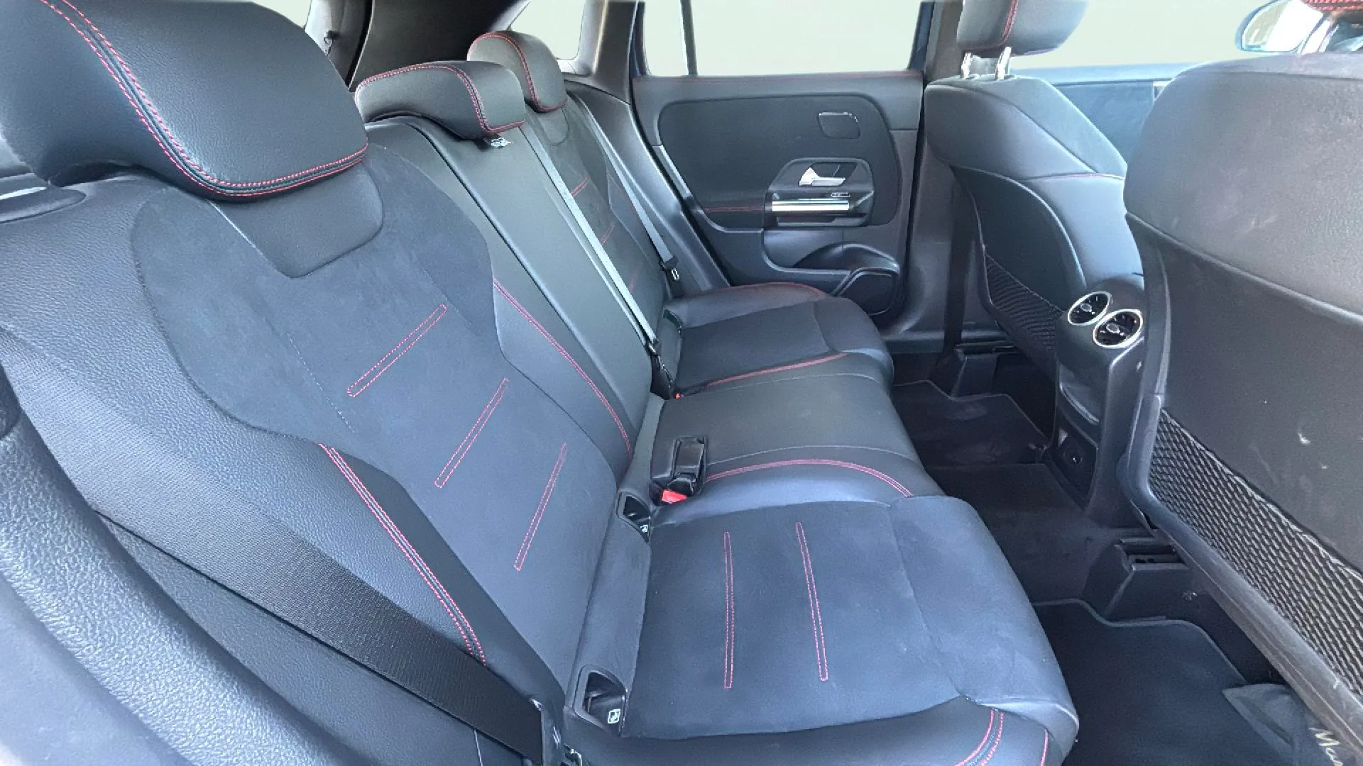 Mercedes-Benz GLA 180 - foto 18