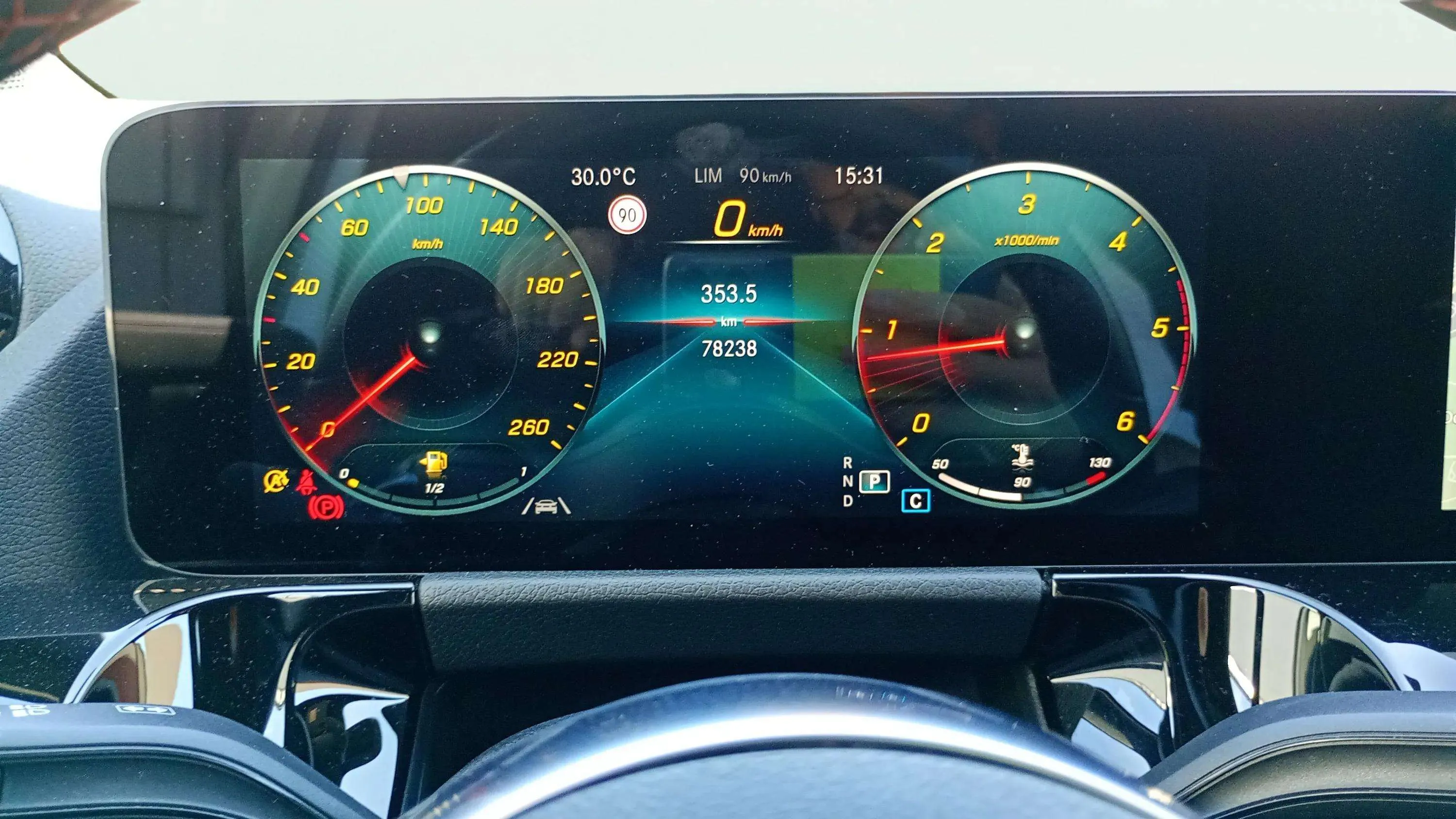 Mercedes-Benz GLA 200 D - foto 18