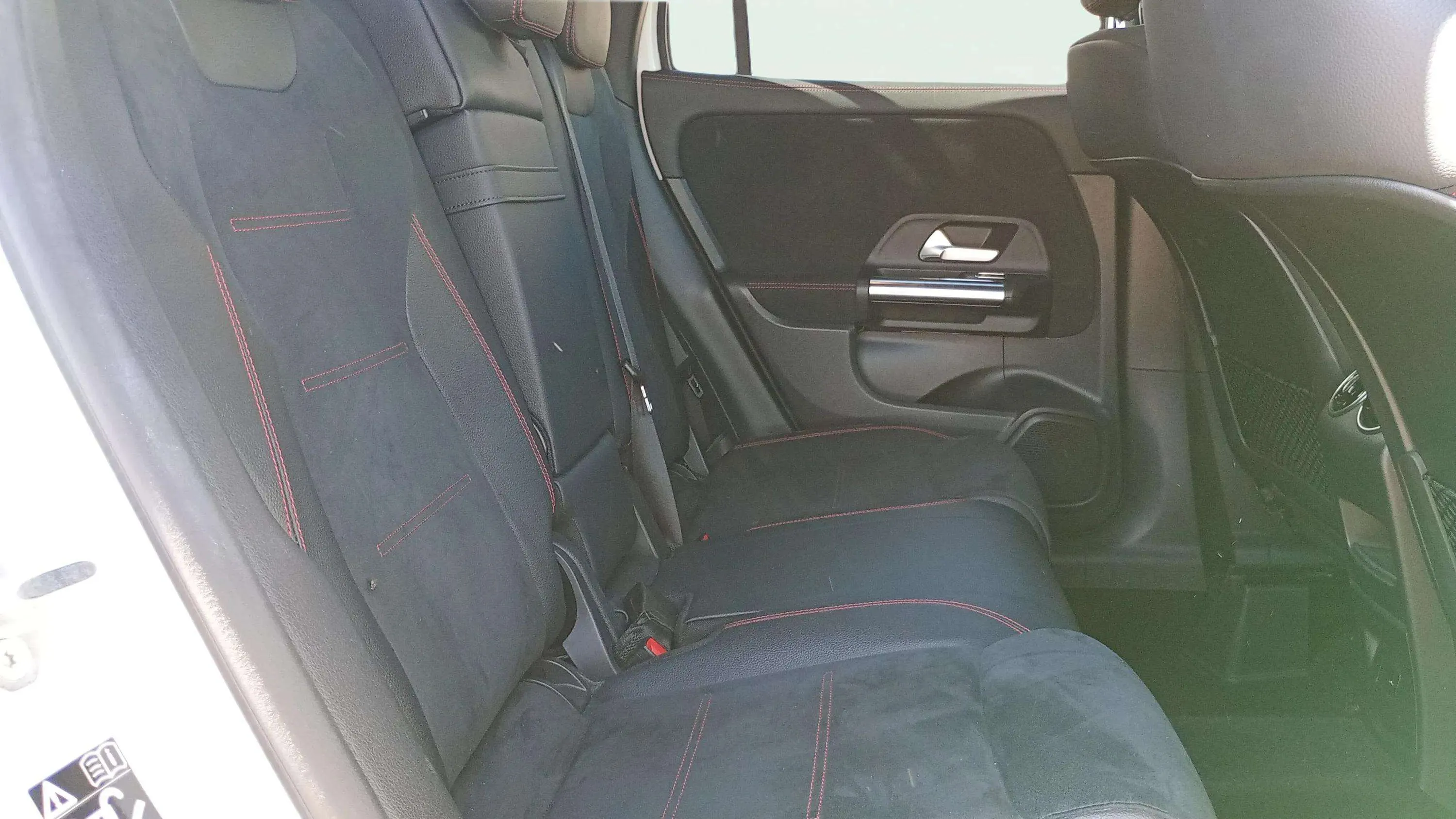Mercedes-Benz GLA 200 D - foto 21