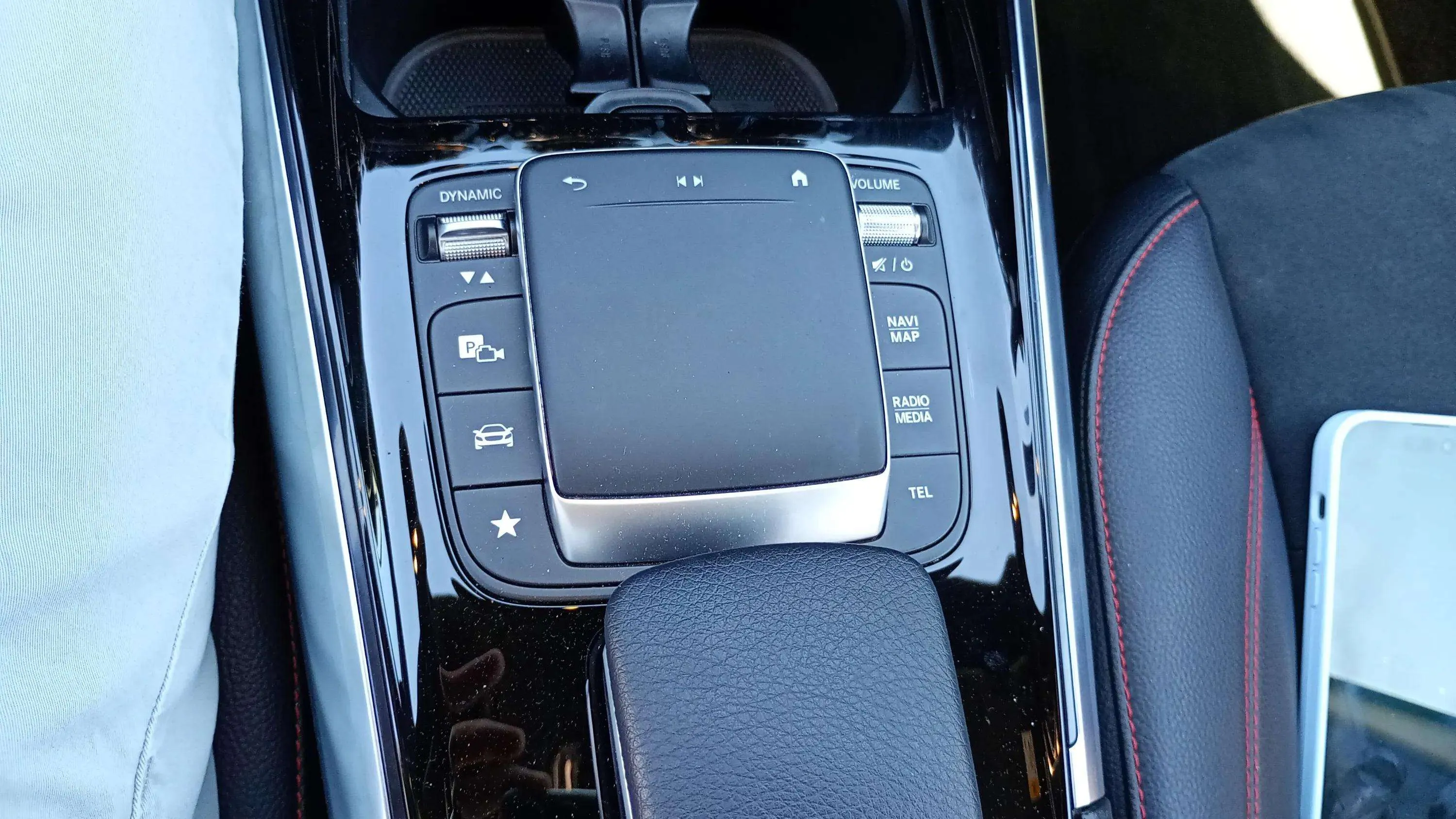 Mercedes-Benz GLA 200 D - foto 17
