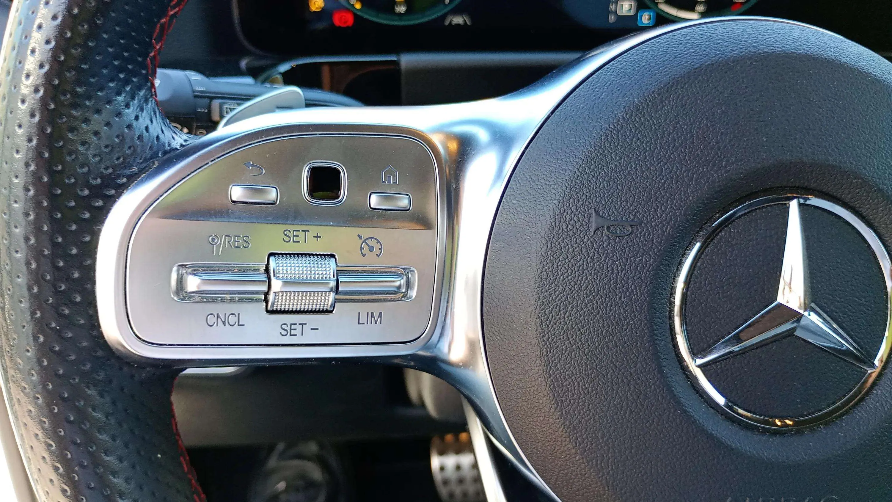 Mercedes-Benz GLA 200 D - foto 14