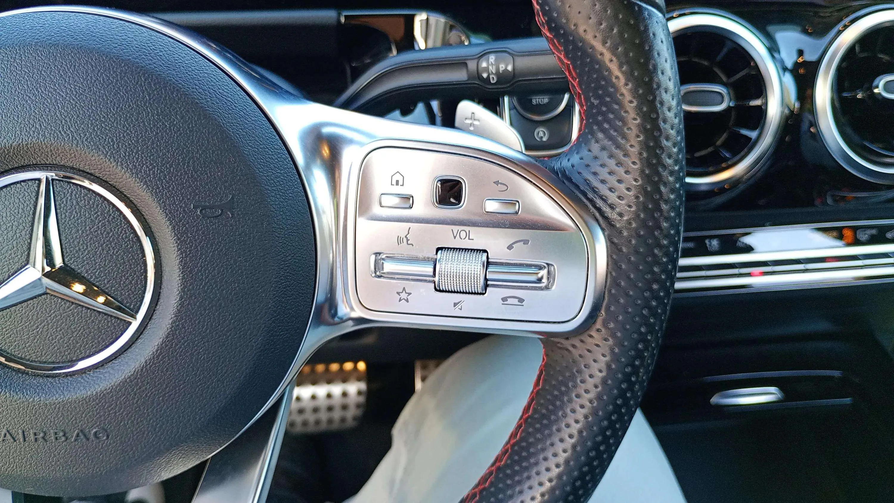 Mercedes-Benz GLA 200 D - foto 15
