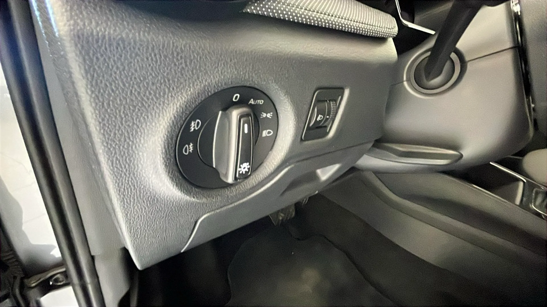 Škoda Fabia 1.0 TSI DSG Selection - foto 23
