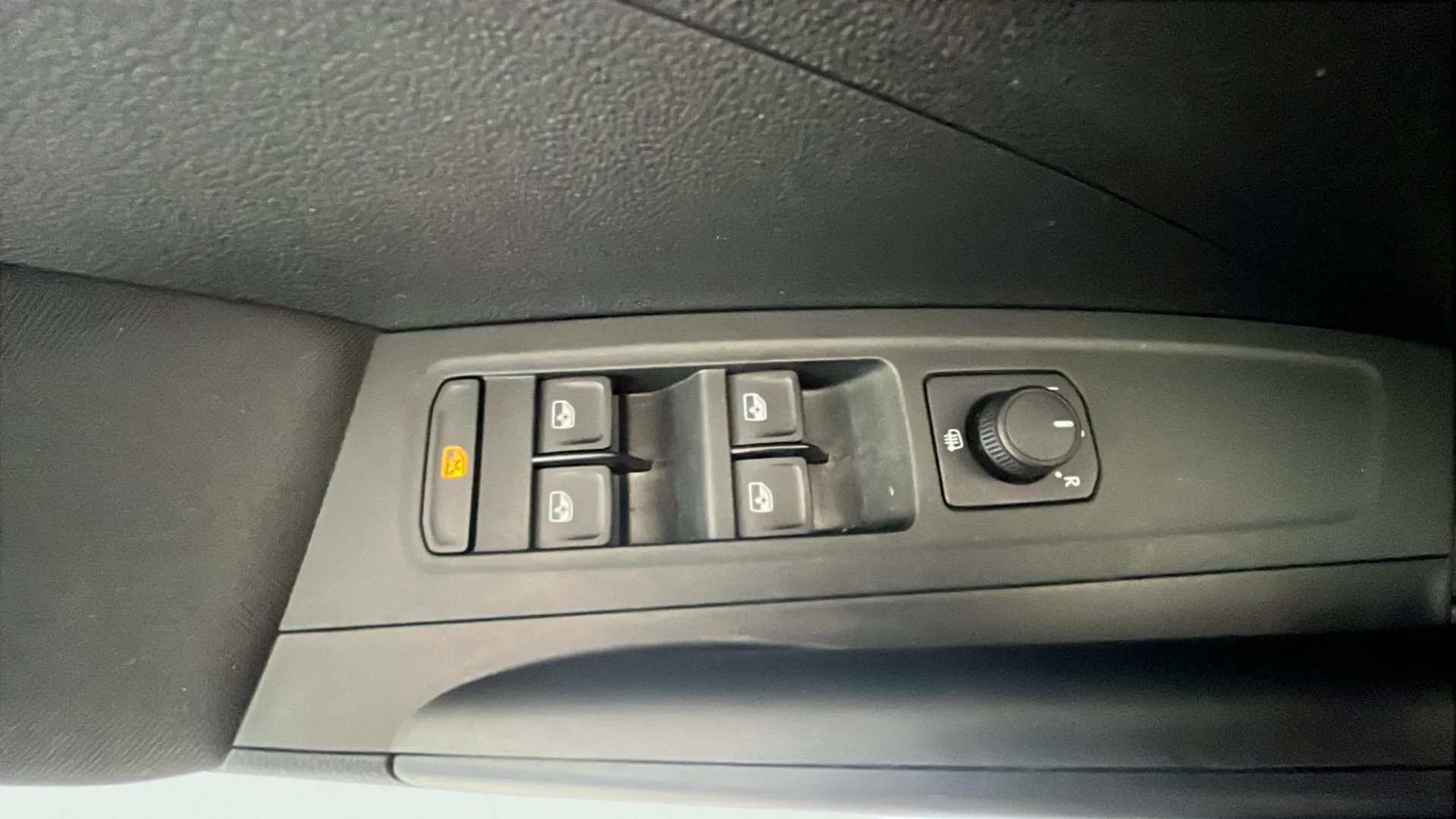 Škoda Fabia 1.0 TSI DSG Selection - foto 22