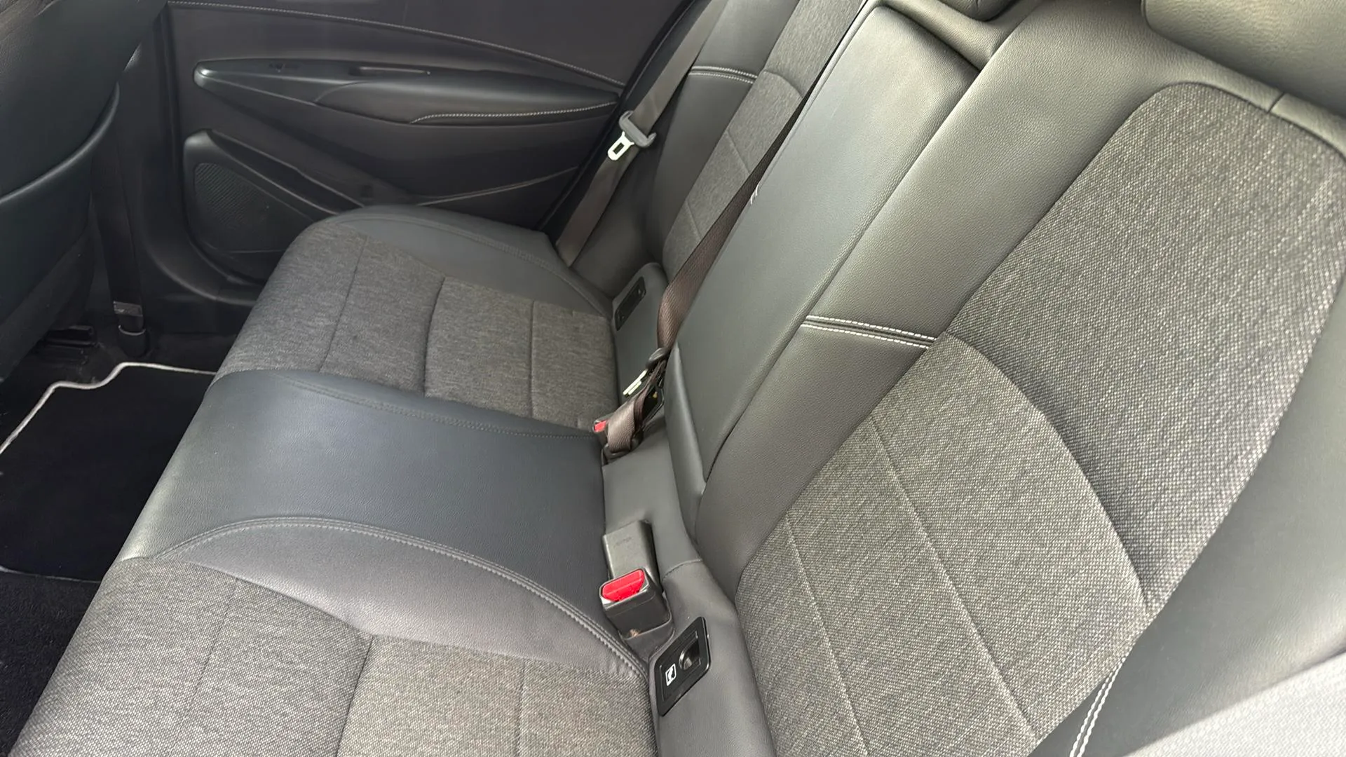 Toyota Corolla 200H Style Touring Sport - foto 28