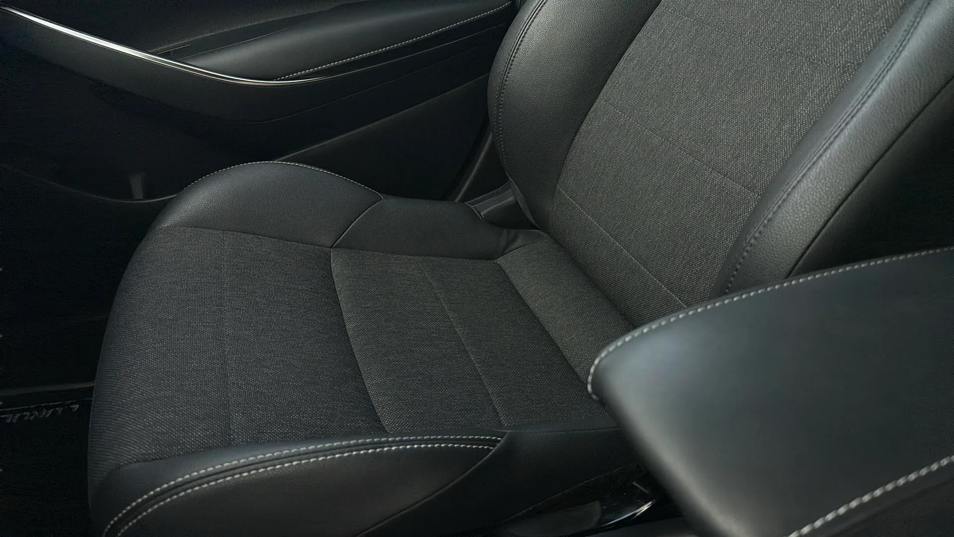 Toyota Corolla 200H Style Touring Sport - foto 25