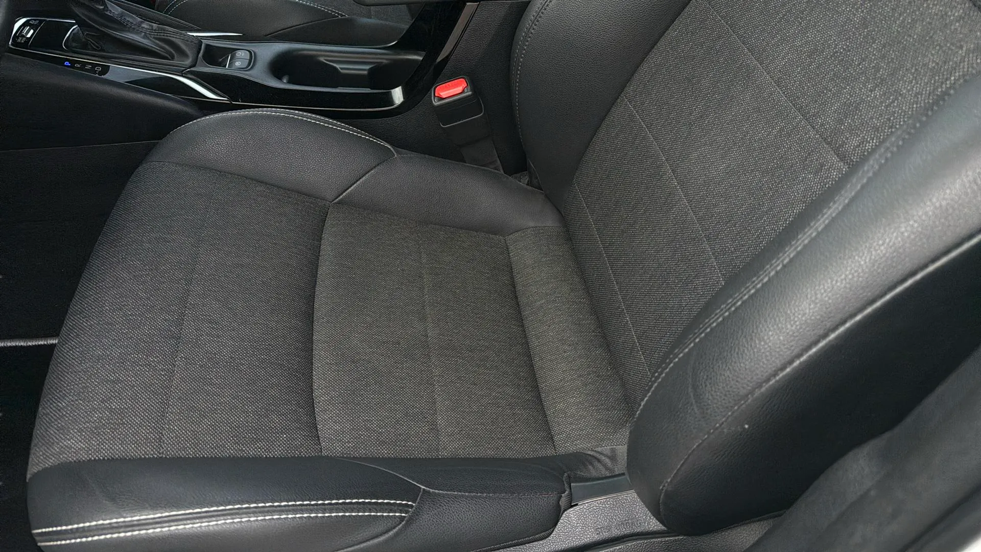 Toyota Corolla 200H Style Touring Sport - foto 24