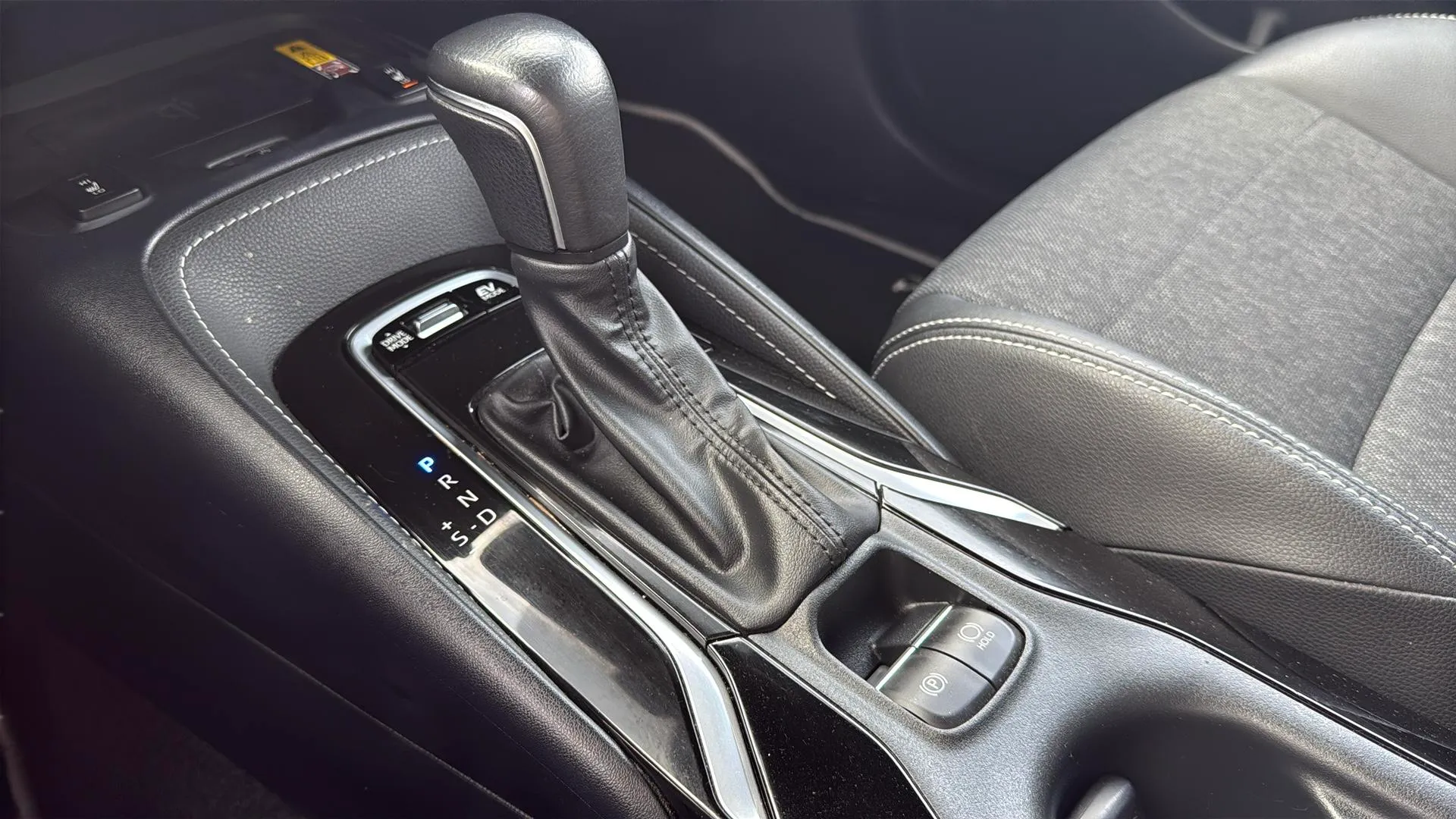 Toyota Corolla 200H Style Touring Sport - foto 18