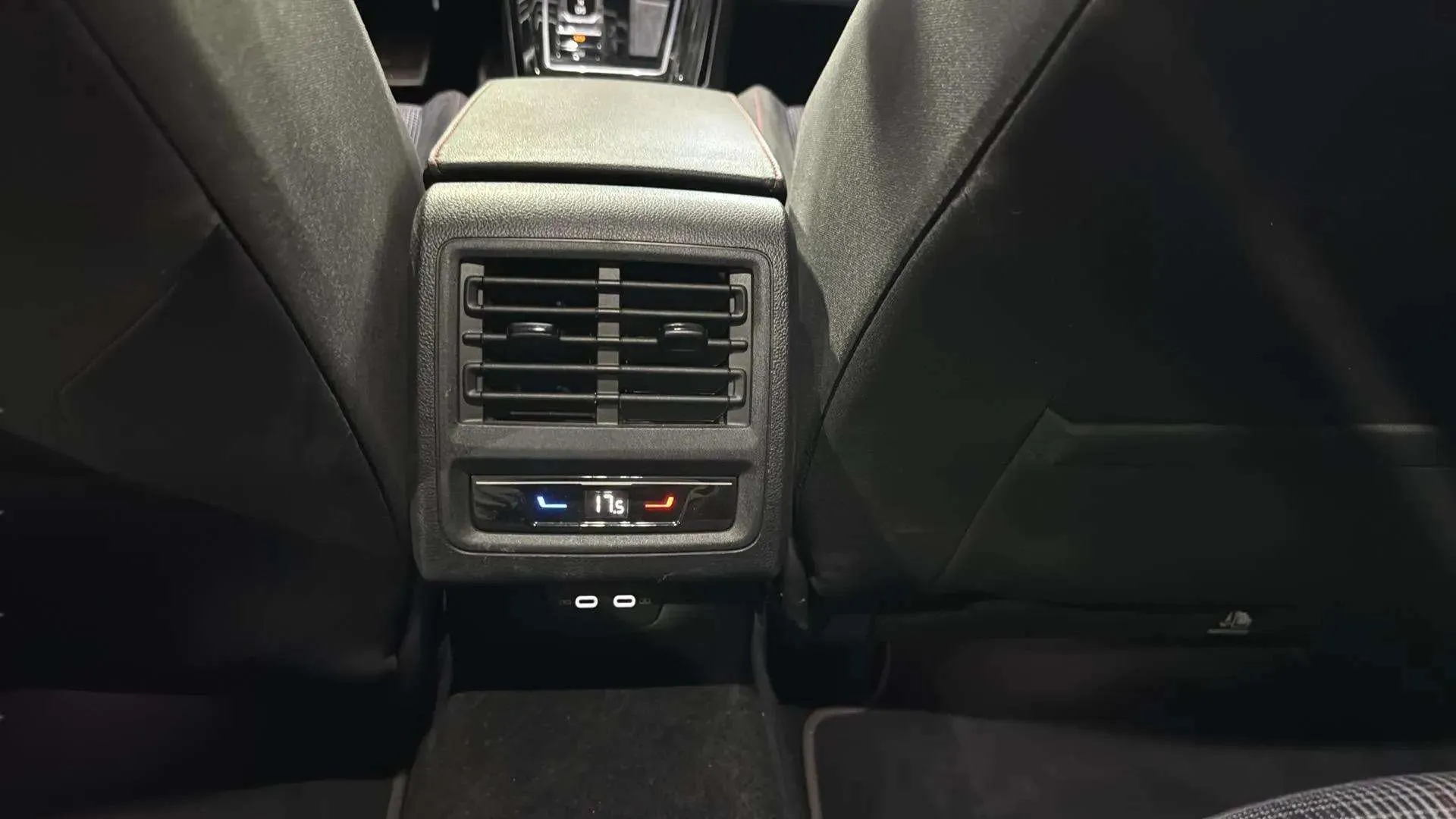 Volkswagen Golf GTI 2.0 TSI DSG - foto 21