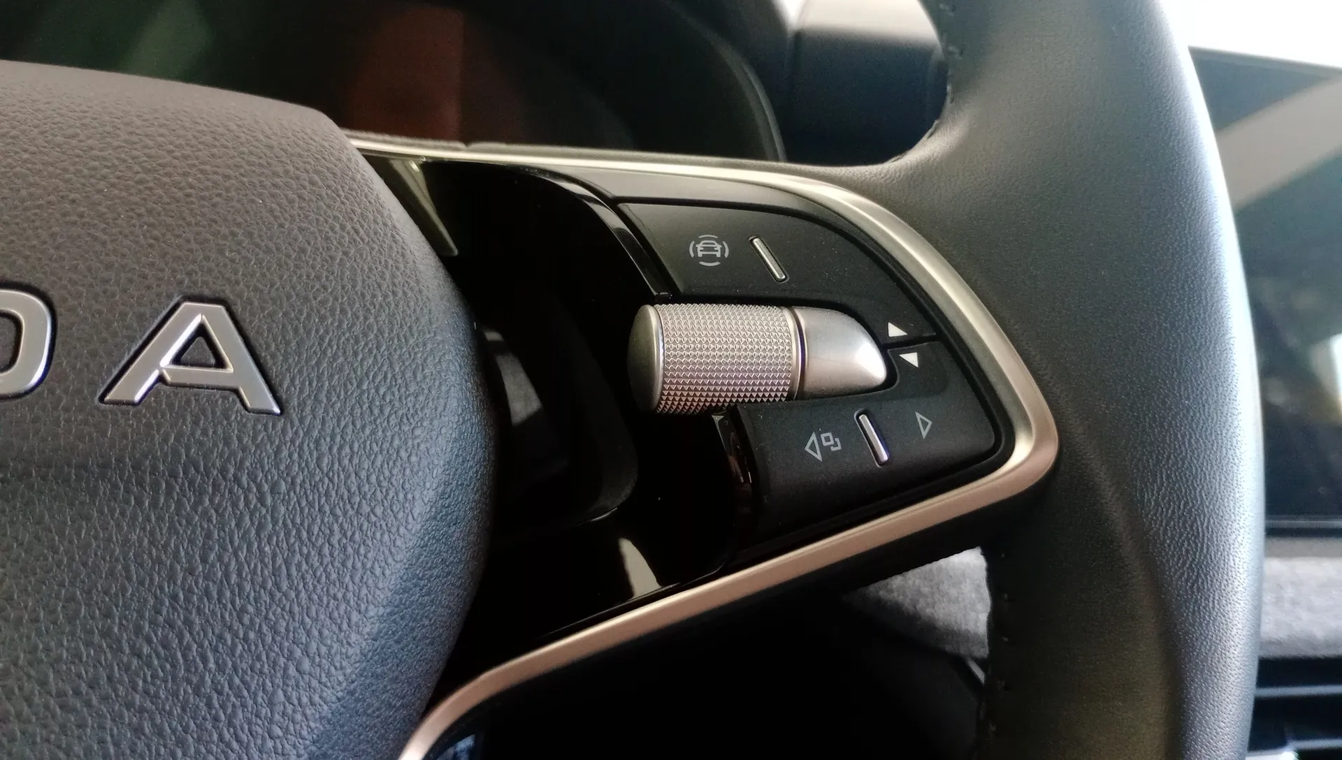Škoda Kamiq 1.0 TSI DSG Design - foto 16