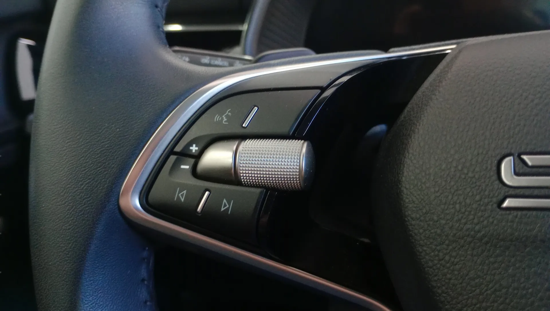 Škoda Kamiq 1.0 TSI DSG Design - foto 15