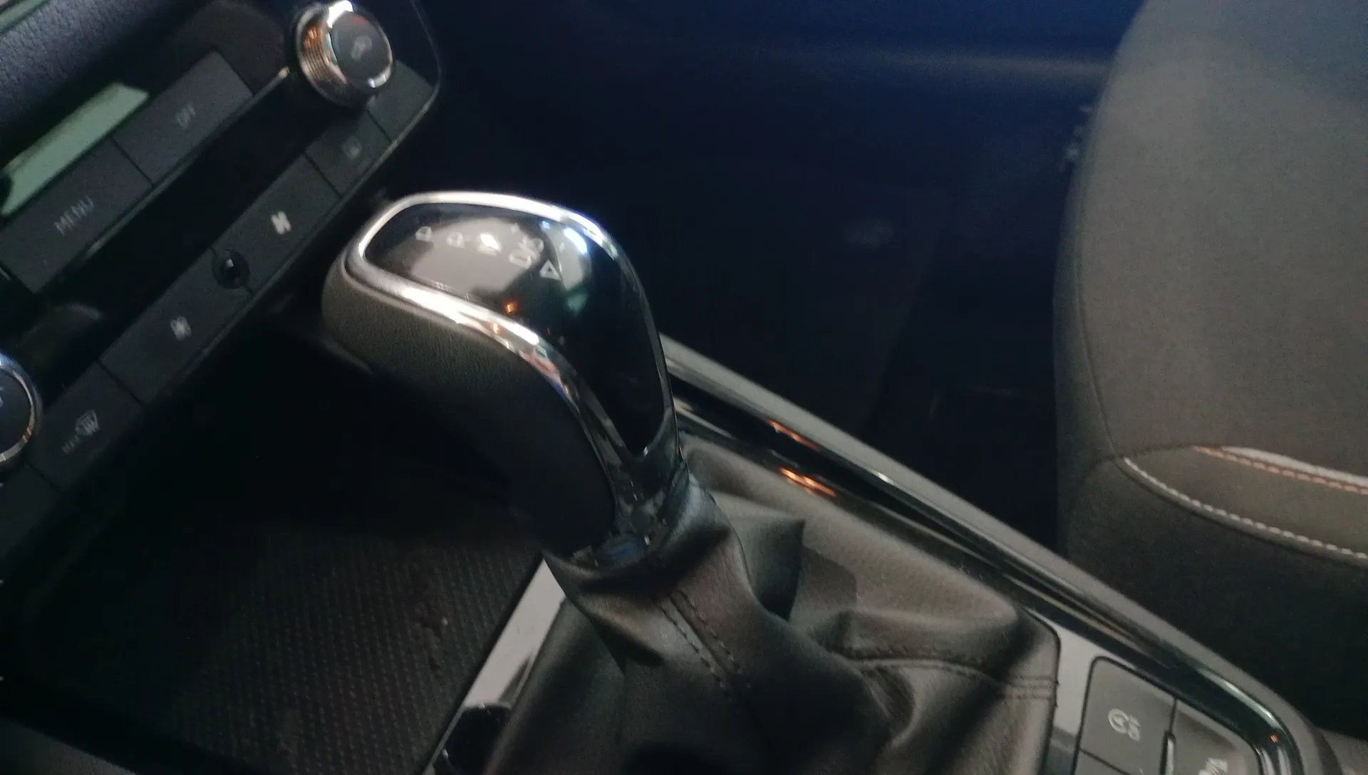 Škoda Kamiq 1.0 TSI DSG Design - foto 14