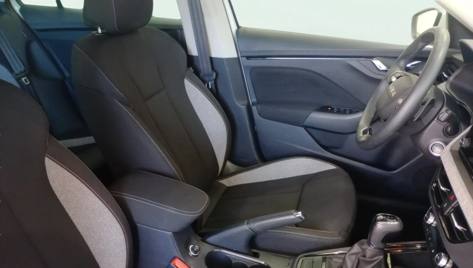Škoda Kamiq 1.0 TSI DSG Design - foto 8