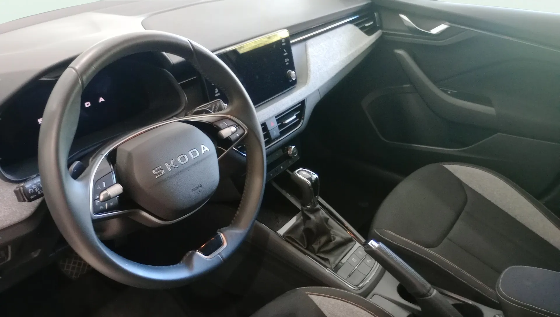 Škoda Kamiq 1.0 TSI DSG Design - foto 7