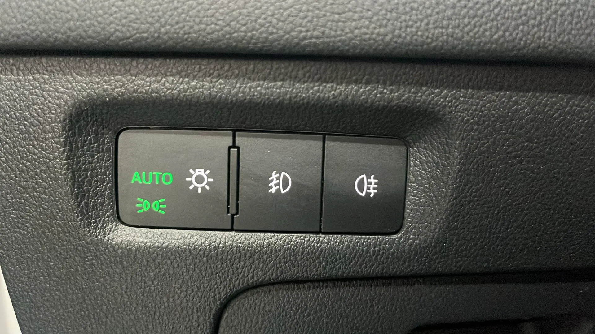 Škoda Octavia 2.0 TDI Selection - foto 16