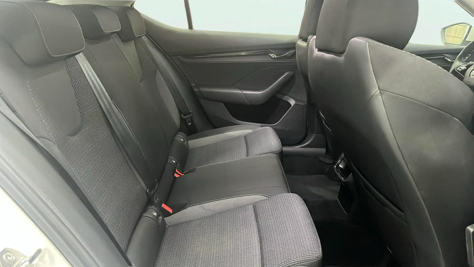 Škoda Octavia 2.0 TDI Selection - foto 13