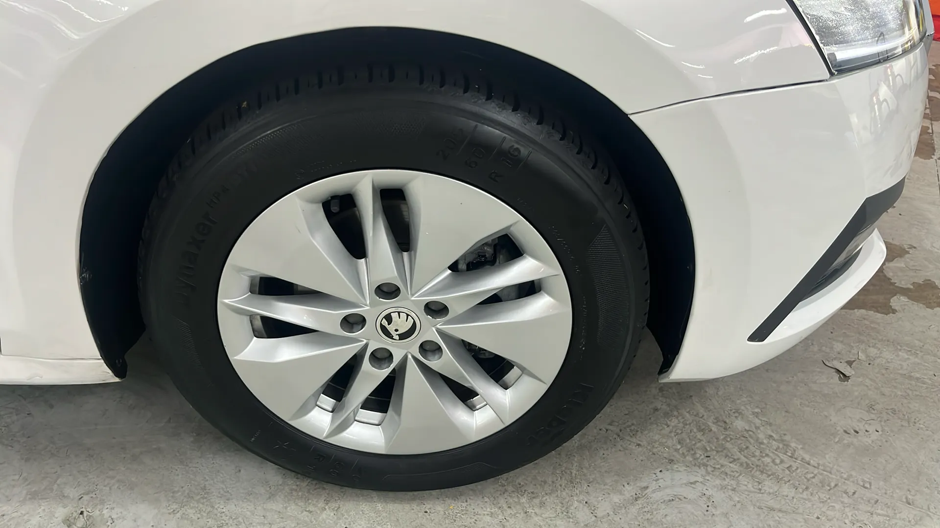 Škoda Octavia 2.0 TDI Selection - foto 22