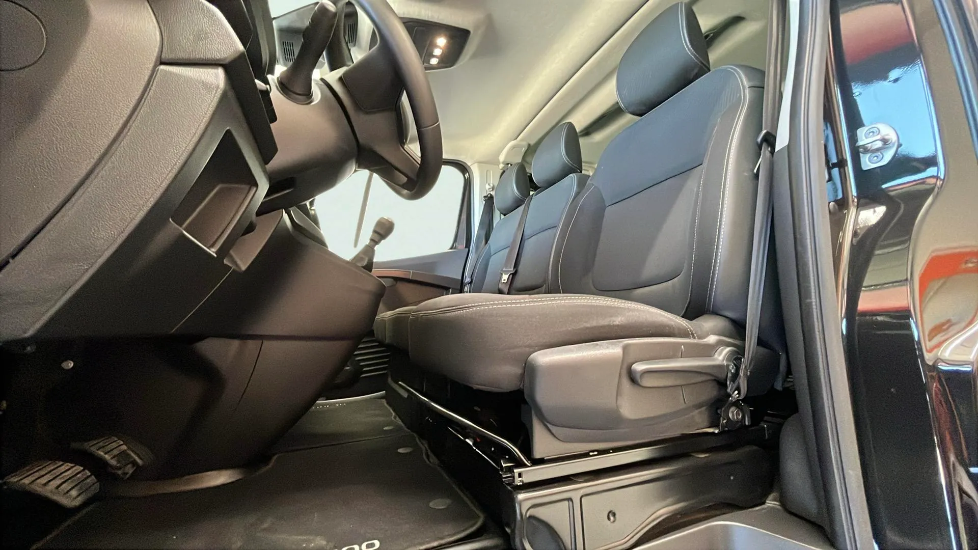 Nissan Primastar Combi 6 2.0dCi L1H1 1T N-Connecta - foto 17