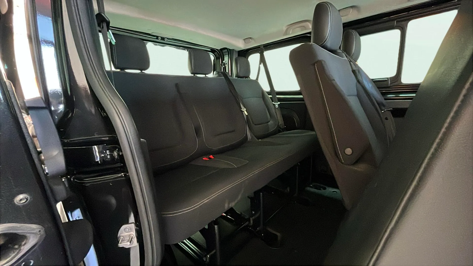 Nissan Primastar Combi 6 2.0dCi L1H1 1T N-Connecta - foto 19