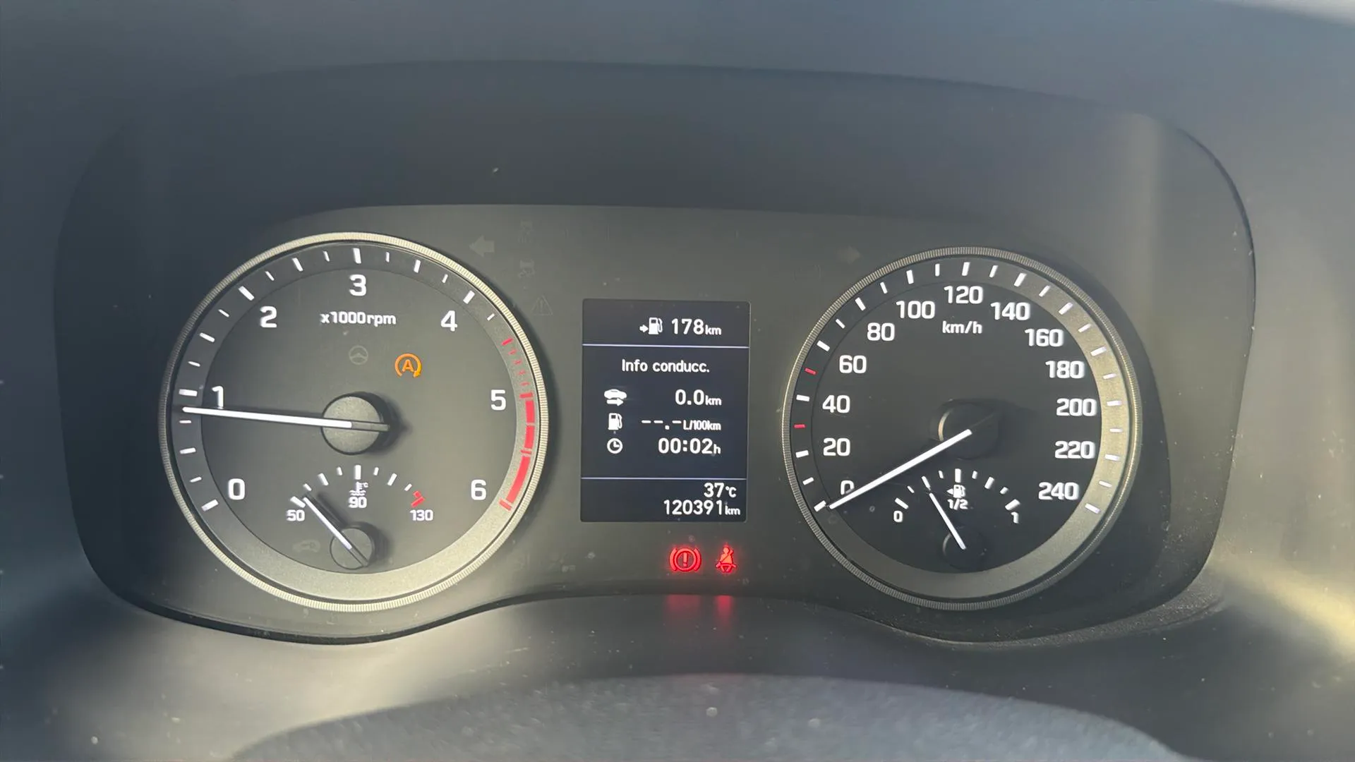 Hyundai Tucson 1.6 CRDi Essence 4x2 - foto 9